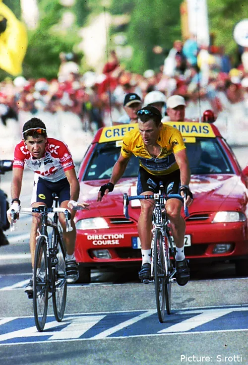 Carlos Sastre junto a Lance Armstrong en un Tour de Francia