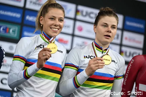 Shari Bossuyt, antes de ser sancionada por dopaje, con Lotte Kopecky