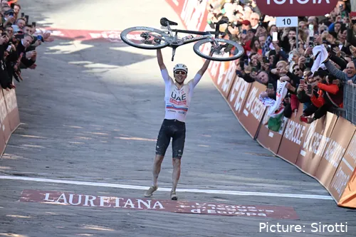 Tadej Pogačar gana la Strade Bianche 2024