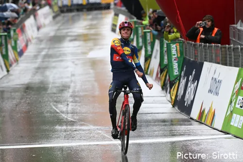 Juanpe López correrá en Movistar Team desde 2026