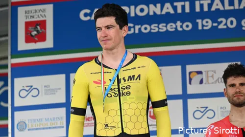 Affini, con una medalla y el maillot del Team Visma | Lease a Bike