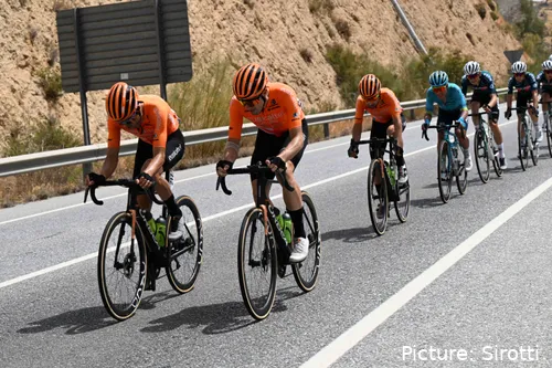El Euskaltel Euskadi se acerca al Top 30 de la clasificación UCI por equipos