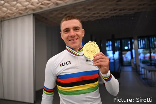 Remco Evenepoel es tricampeón del mundo