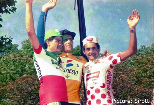 Chiappucci (d), en su época de profesional junto a Induráin (c) y Bugno (i)