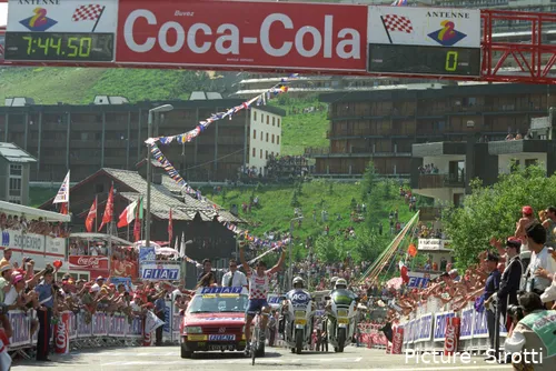 La mejor victoria de su carrera en Sestrieres: inolvidable Chiappucci.