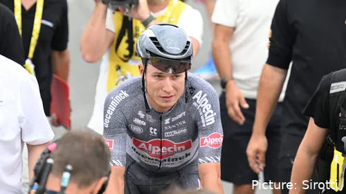 Jasper Philipsen aspiraba a la victoria de etapa en su regreso