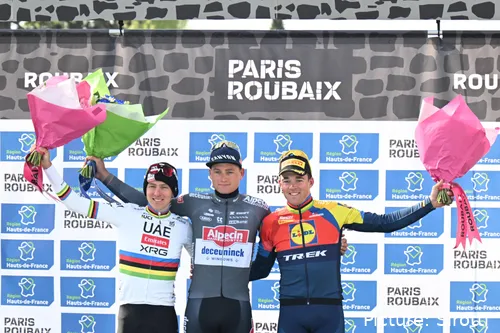 Pogacar, Van der Poel y Pedersen en el podio final de París-Roubaix 2025