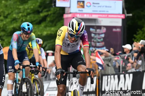 Egan Bernal terminará el Giro de Italia 2025 en 7ª posición de la clasificación general final