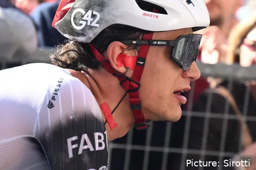 Isaac del Toro sigue líder del Giro de Italia tras la etapa 10.