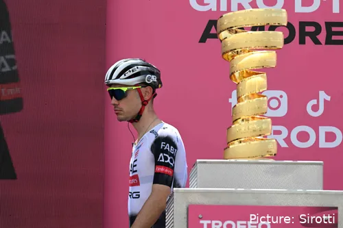 Juan Ayuso dio el viernes un paso hacia la gloria