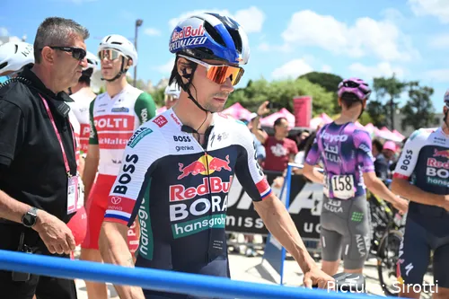 Primoz Roglic va 5º en el Giro de Italia, a minuto y medio de la maglia rosa.