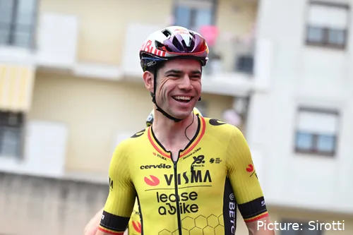 Wout van Aert renació en la 9ª etapa del Giro de Italia 2025