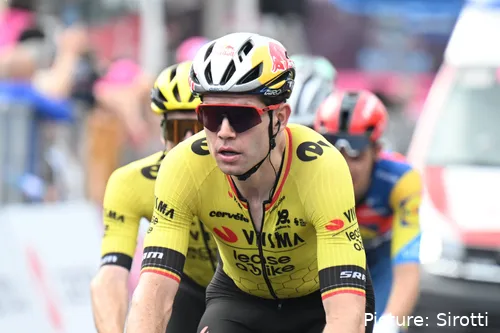 Wout van Aert, clave en la victoria de Olav Kooij en la 12ª etapa del Giro de Italia 2025