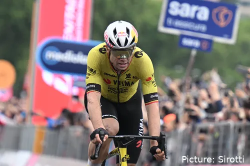 Wout van Aert fue fundamental para Simon Yates en la 20ª etapa del Giro de Italia 2025