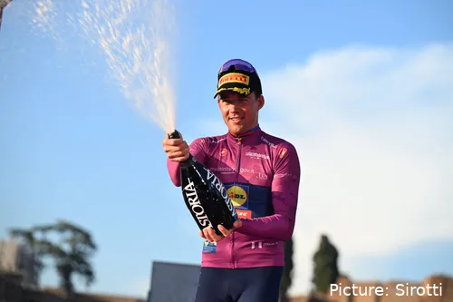 Mads Pedersen se llevó la clasificación por puntos en el Giro de Italia 2025