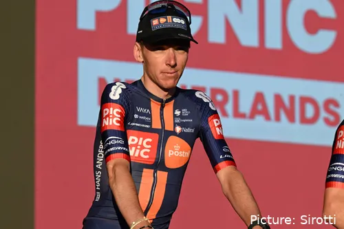 Romian Bardet disputa su última carrera como profesional