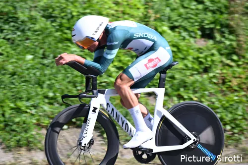 Mathieu van der Poel firmó una gran crono.