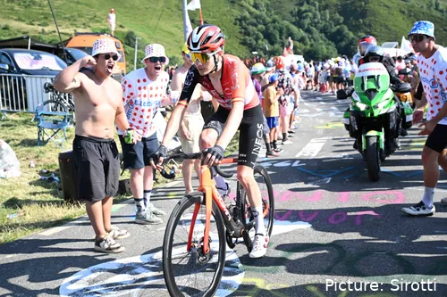 Carlos Rodríguez es 9º en la clasificación general del Tour de Francia 2025 a falta de la última semana
