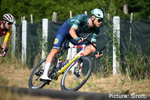 Jonathan Milan lucha por el maillot verde del Tour de Francia