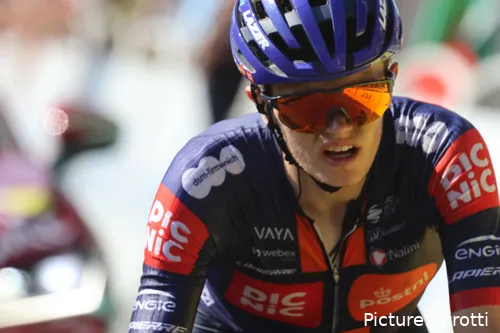 Oscar Onley es 4º en la clasificación general del Tour de Francia 2025 tras 14 etapas