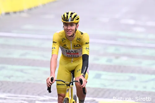 Tadej Pogacar viene de ganar el Tour de Francia 2025