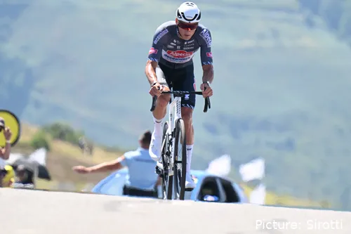 Van der Poel, gran ciclista de INEOS