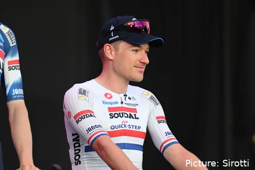 Ethan Hayter se quedó a 1 segundo del podio en el Campeonato de Europa de contrarreloj 2025