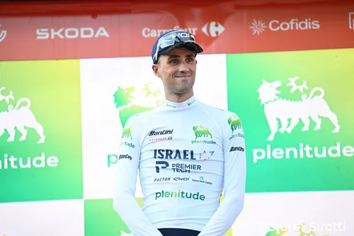 Ethan Vernon, maillot blanco de la Vuelta a España.