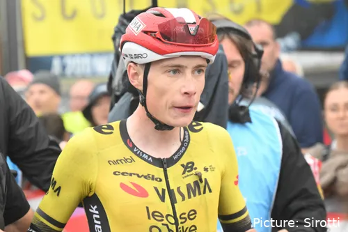 Jonas Vingegaard está disputando la Vuelta a España 2025, es líder tras dos etapas y el máximo favorito a la victoria final