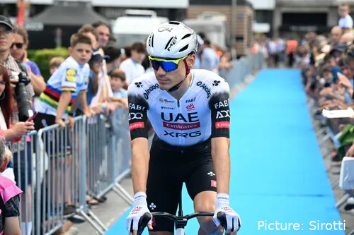 Juan Ayuso comparte liderazgo con Almeida en la Vuelta a España 2025