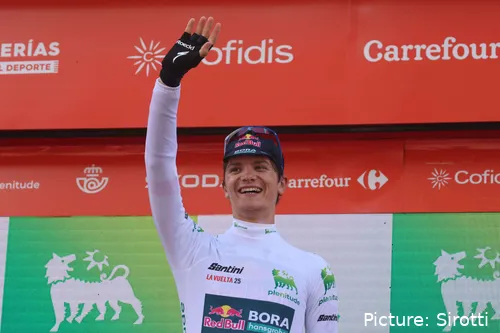 Giulio Pellizzari lidera la clasificación de los jóvenes de la Vuelta a España 2025 tras 9 etapas