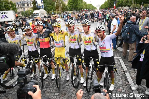 El UAE Team Emirates - XRG de Tadej Pogacar es uno de los mejores equipos del mundo