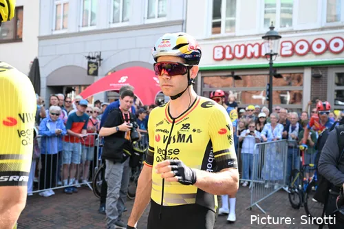 Wout van Aert noe stará en la Bretagne Classic 2025.
