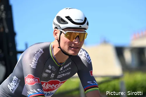 Mathieu van der Poel superó a Arnaud de Lie en la 3ª etapa del Renewi Tour 2025