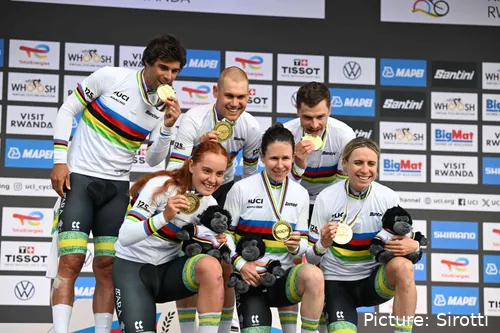 Australia, celebrando la victoria en Kigali