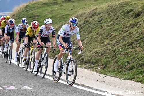 Giulio Pellizzari fue el mejor joven de la Vuelta a España 2025 hasta la etapa 20