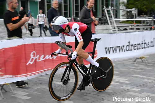 Marlen Reusser ganó la contrarreloj individual y estuvo a un problema mecánico de llevarse el relevo mixto en el Mundial