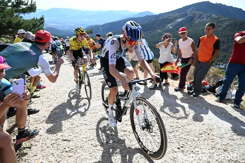 Thomas Pidcock va a subirse por primera vez al podio de una grande en la Vuelta a España 2025