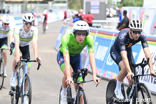 Tadej Pogacar, entrenando en Kigali (Sirotti).