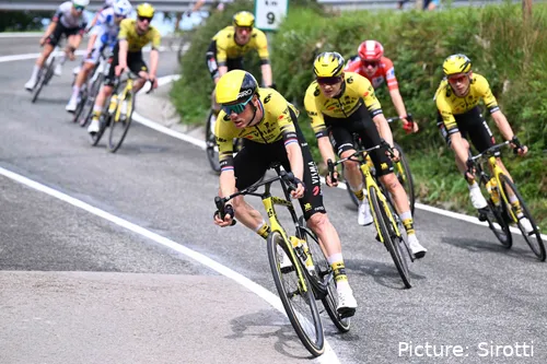 El Visma - Lease a Bike está demostrando tener un equipo muy potente en esta Vuelta a España 2025