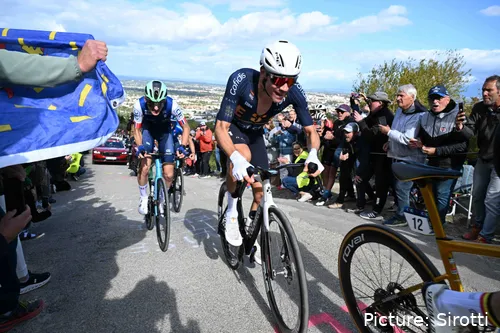 Juan Ayuso terminó delante de Mattias Skjelmose en el Campeonato de Europa 2025