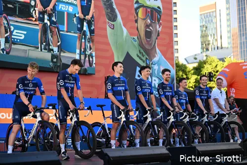 El Groupama - FDJ, en la salida de una carrera