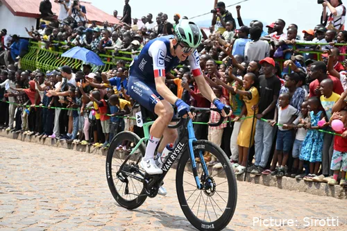 Paul Seixas, en acción en en el Mundial de ciclismo de Kigali
