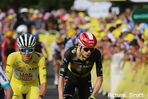 Tadej Pogacar y Jonas Vingegaard en el Tour de Francia 2025
