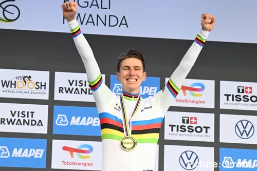 Tadej Pogacar ganó el Mundial de Kigali 2025