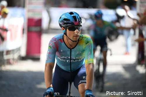 Simone Velasco, en la temporada 2025 con XDS Astana Team.