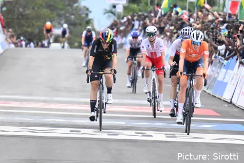 Demi Vollering acabó séptima en el Mundial.