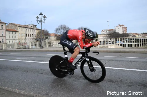 Thibault Guernalec en acción en una crono del Tour de Francia.&nbsp;