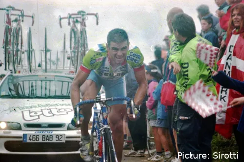 Francisco Cabello, ciclista de Kelme, en el Tour de Francia 1998.