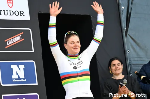 Lotte Kopecky es una de las mejores corredoras de su generación